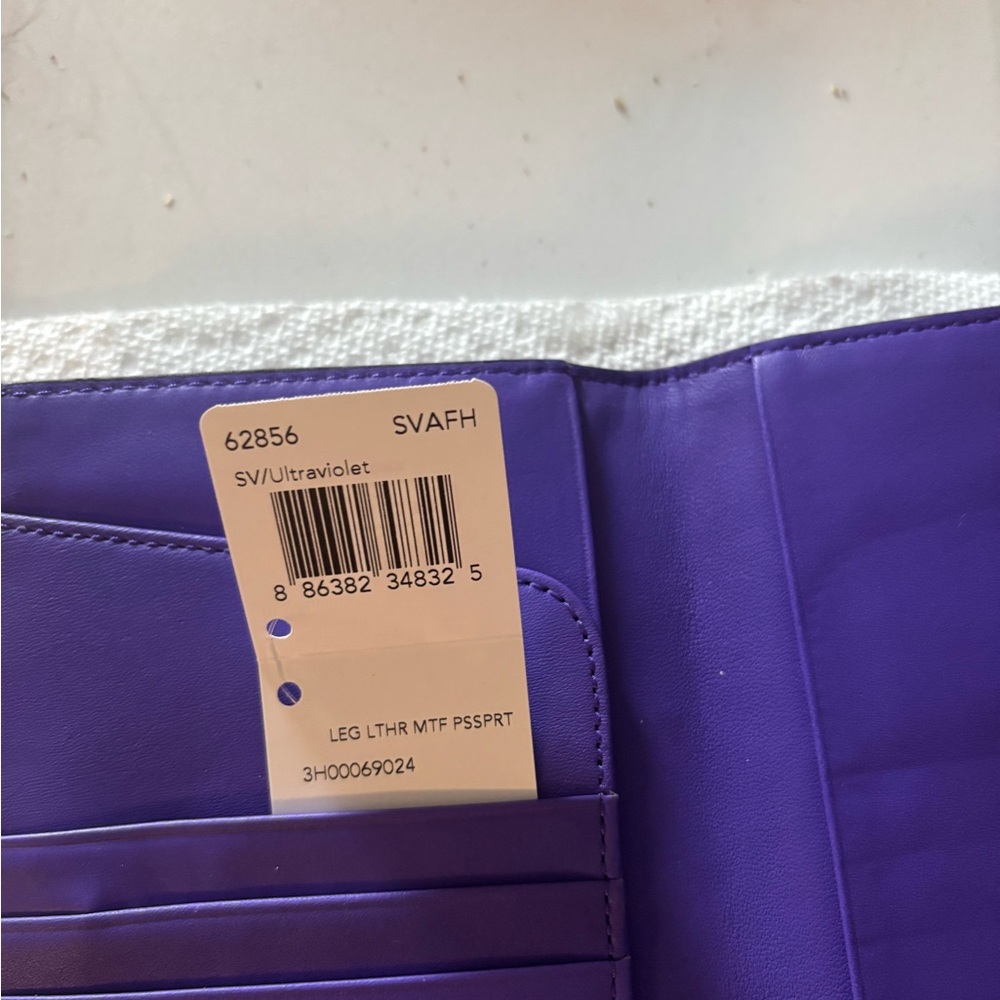 New Tagged Coach Leather Passport Holder - Picture 4 of 5